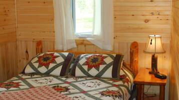 Cabin, 2 Bedrooms, Kitchen, Lake View (Cabin 3) | Katil bayi/kot (percuma), Wi-fi percuma