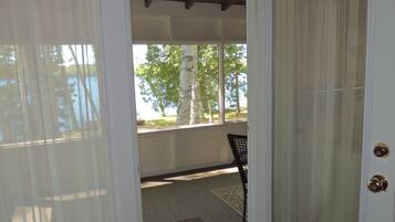 Cabaña, 1 habitación, cocina, vista al lago (Cabin 2) | Vista desde la habitación