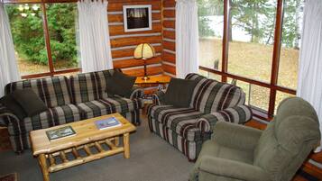 Cabin, 3 Bedrooms, Kitchen, Lake View (Cabin 5) | Ruang tamu | Pendiangan