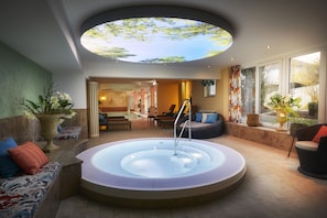 Indoor spa tub