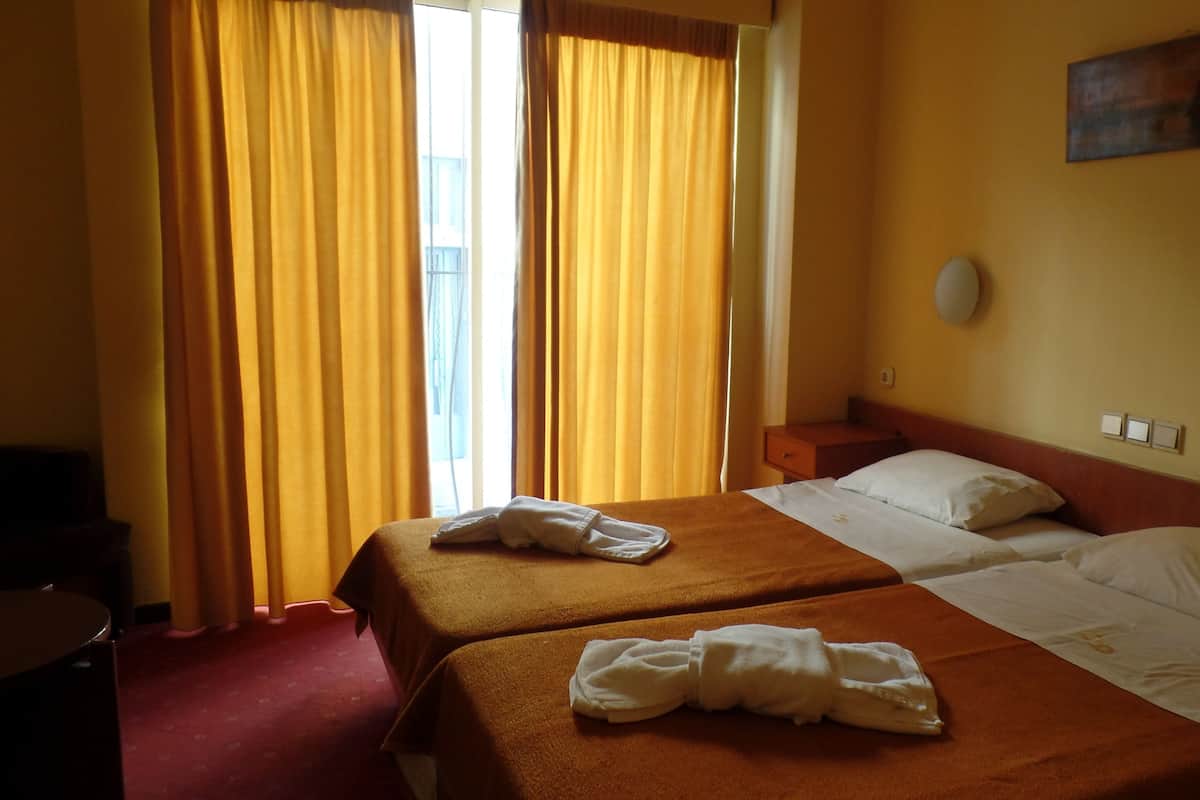 Economy Twin kamer | Luxe beddengoed, een bureau, verduisterende gordijnen