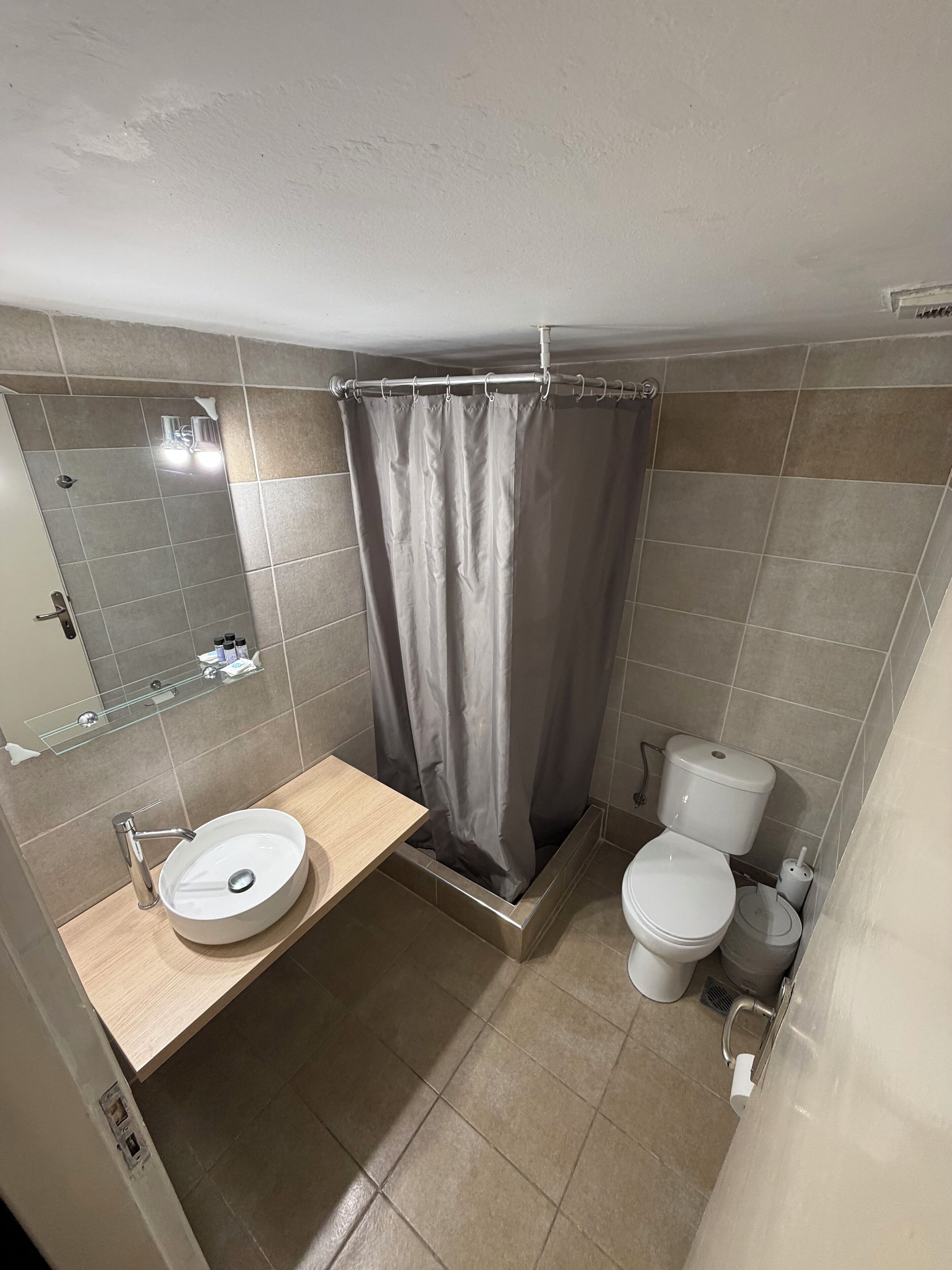 A bathroom with a bathtub, toilet, and sink.