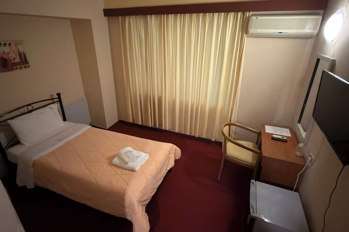 Ropa de cama de alta calidad, escritorio y cortinas blackout