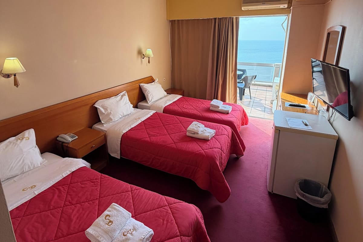 Ropa de cama de alta calidad, escritorio y cortinas blackout