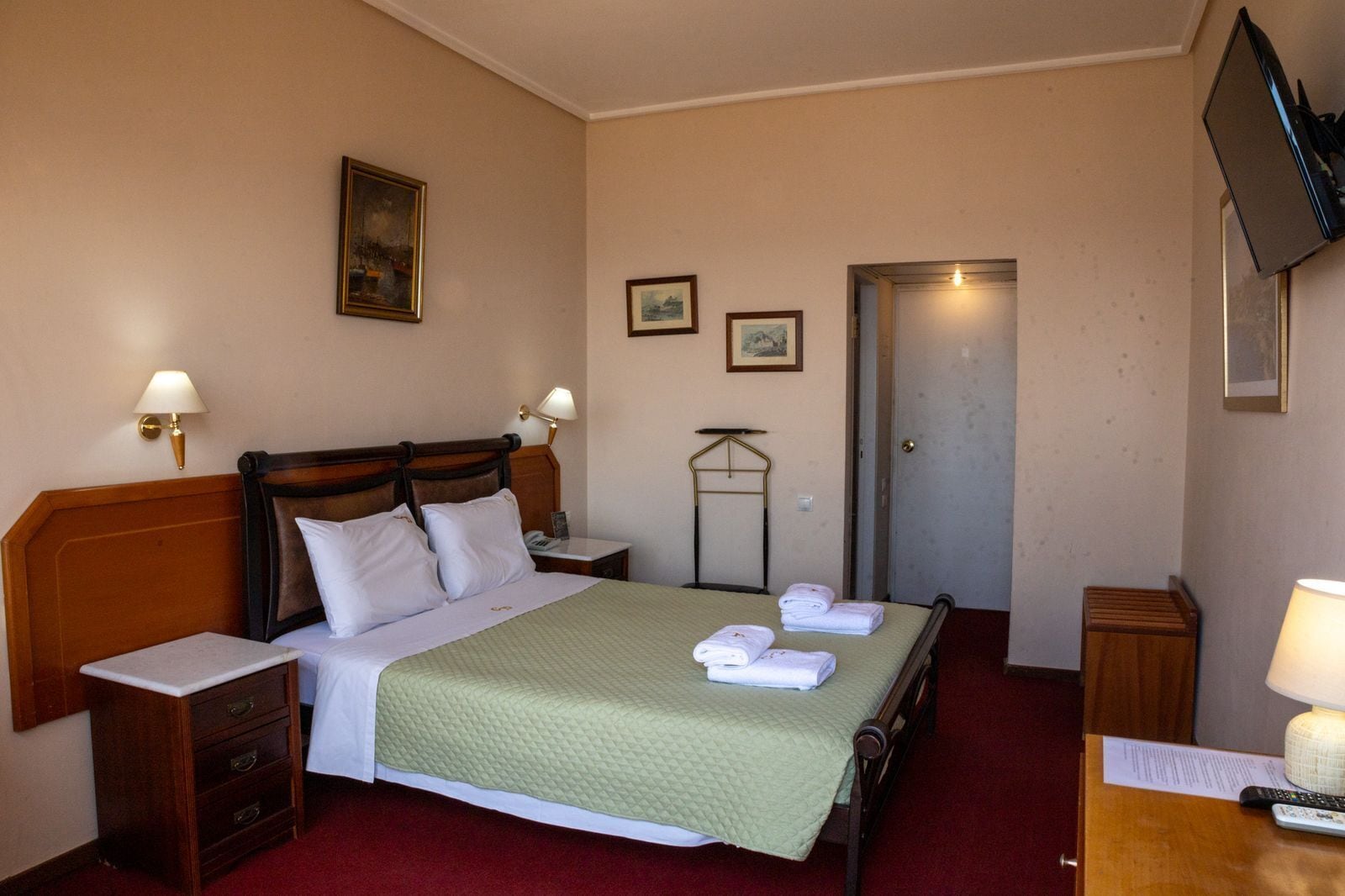 Ropa de cama de alta calidad, escritorio y cortinas blackout 