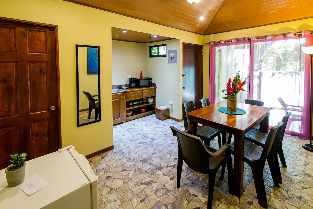 villa | living room | 40-inch smart tv with cable channels