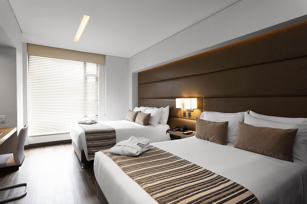 Luxe beddengoed, een minibar, een kluis op de kamer, een bureau