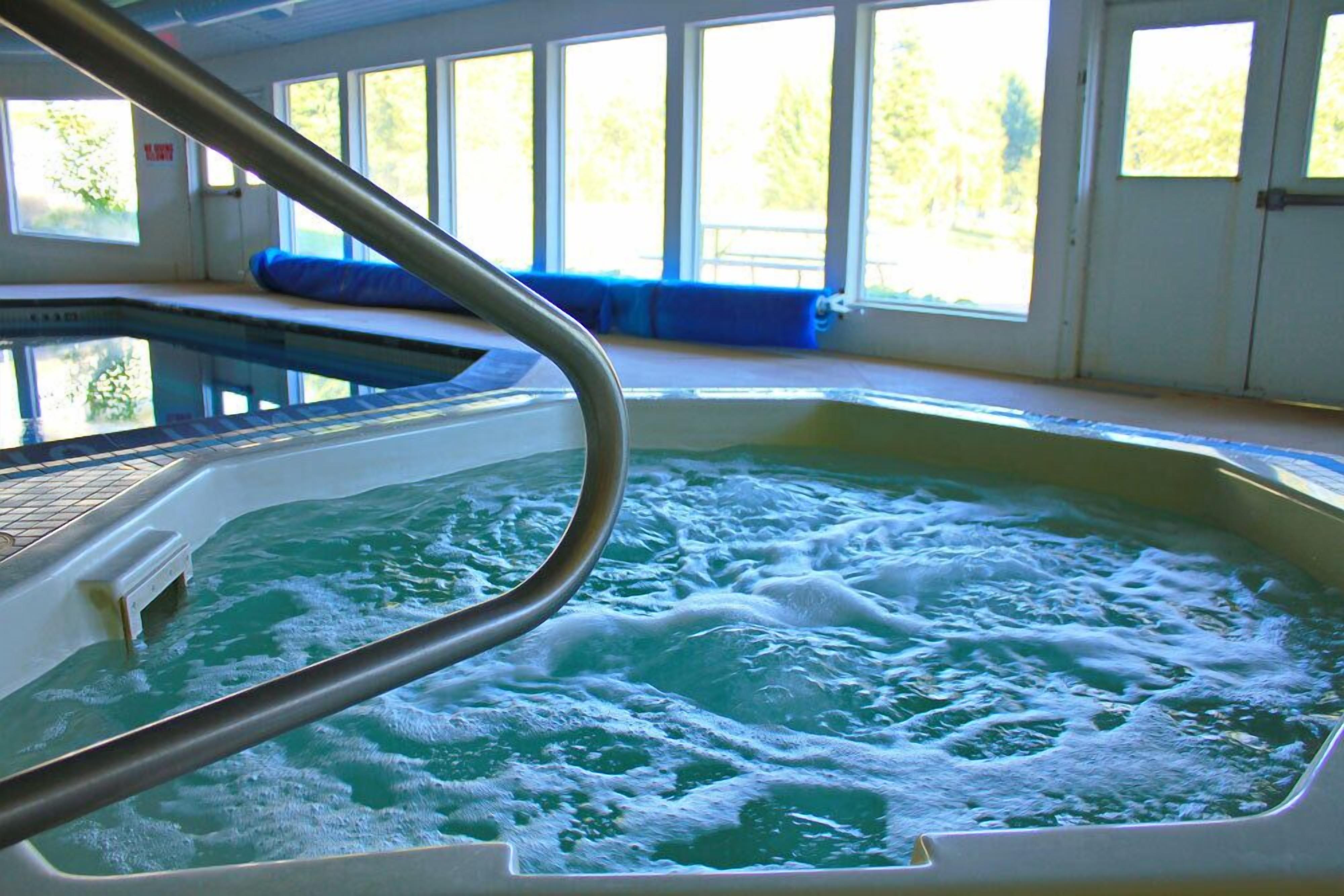 Indoor spa tub