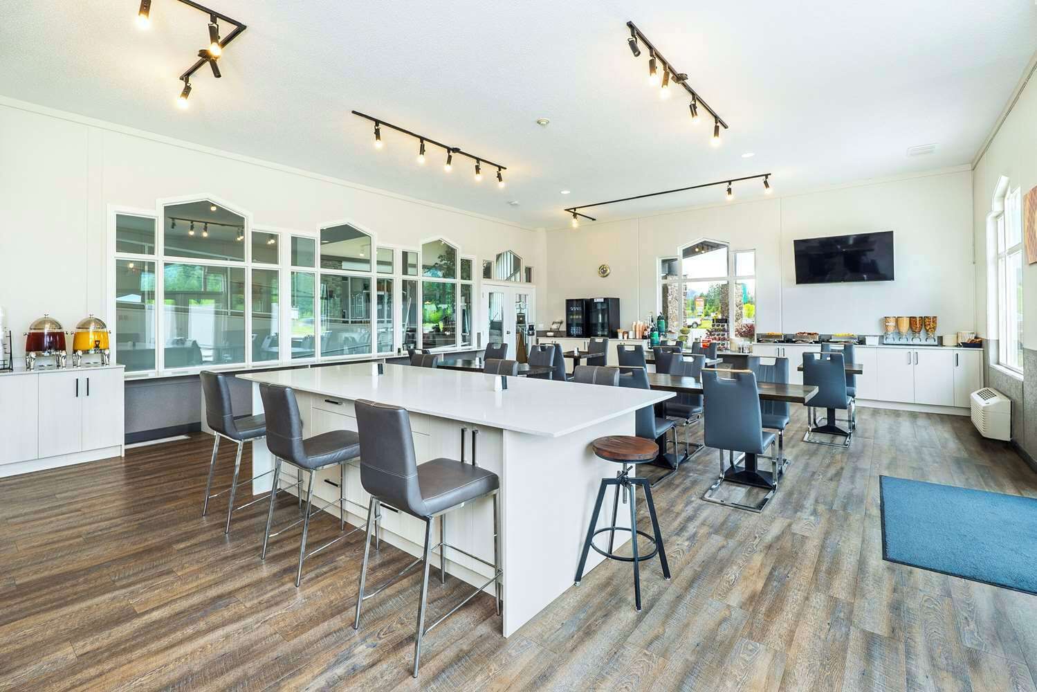 Dinner served, American cuisine