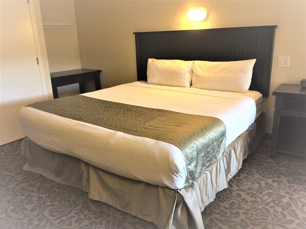 Standard Room, 1 King Bed | Free WiFi, bed sheets - Clearwater Lodge (Clearwater)