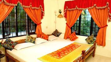 Air Condition Double Bedroom | Soundproofing, free WiFi, bed sheets