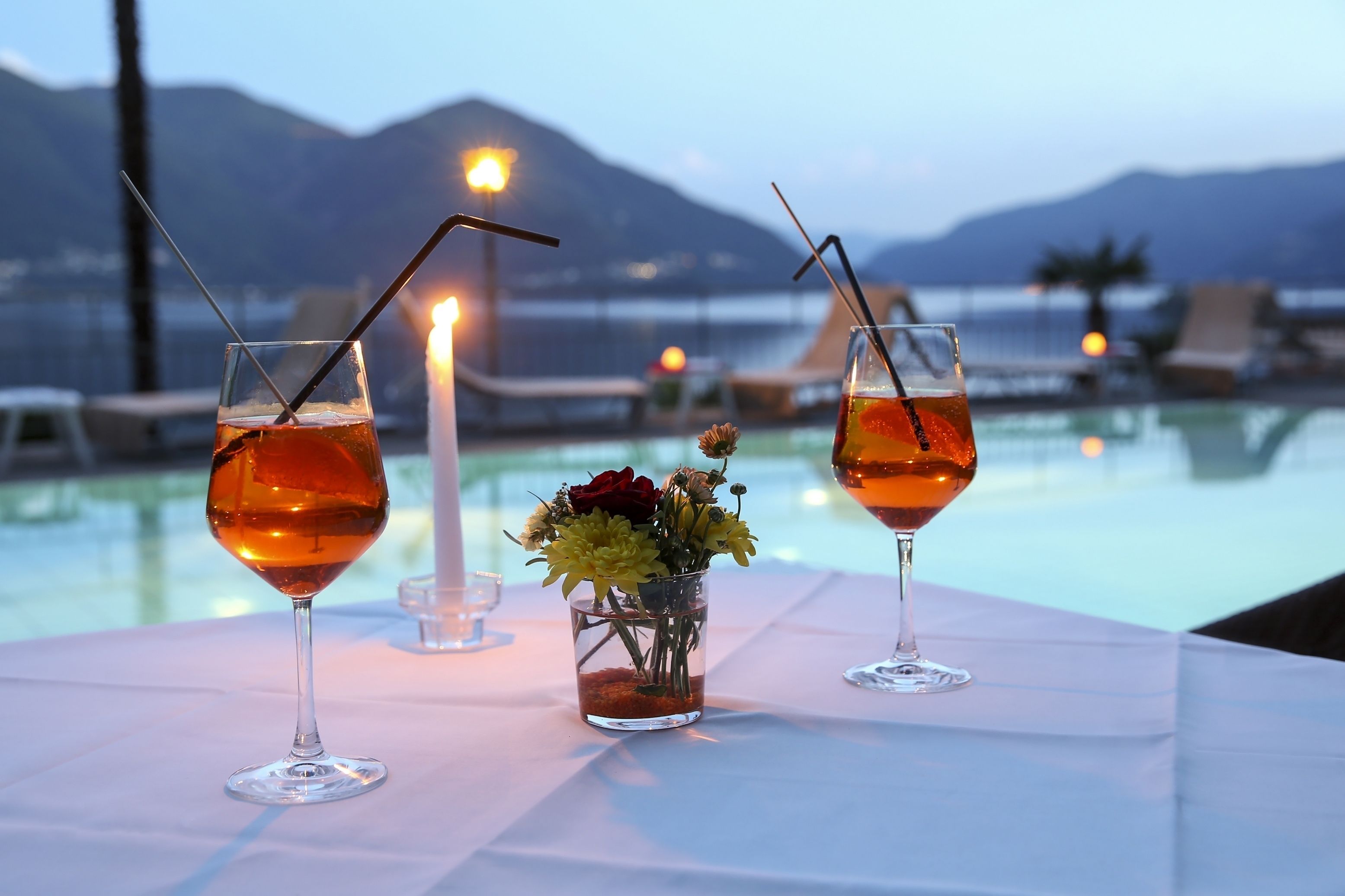 seasonal outdoor pool, open 8:00 am to 6:30 pm, pool loungers