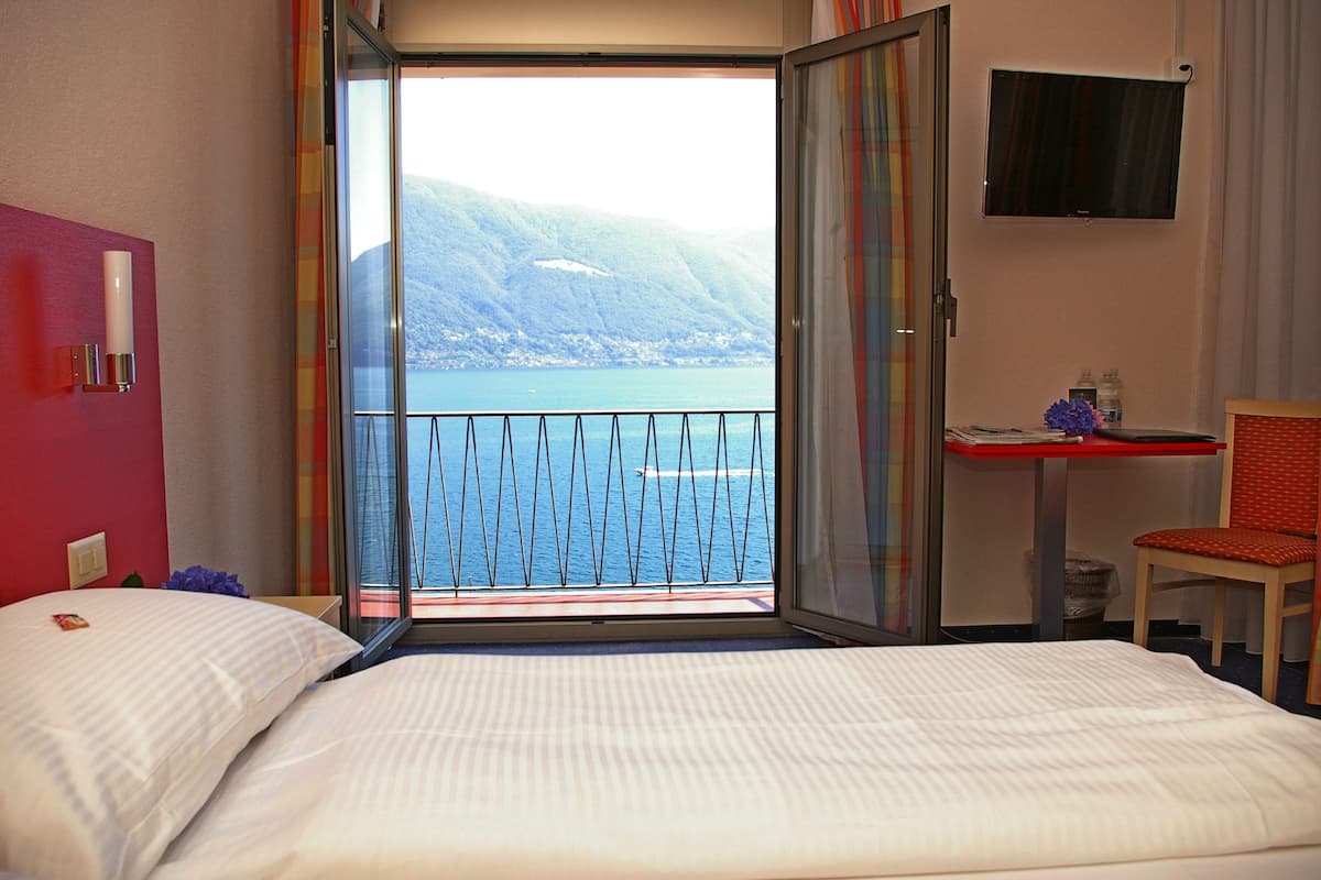 panoramic triple room, balcony, lake view | view from room
