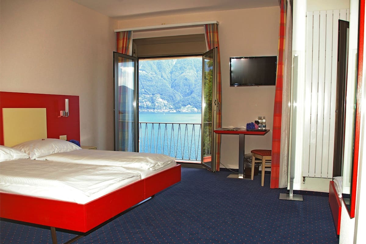 Kamar Triple Panorama, balkon, pemandangan danau | Brankas, Wi-Fi gratis, dan seprai linen
