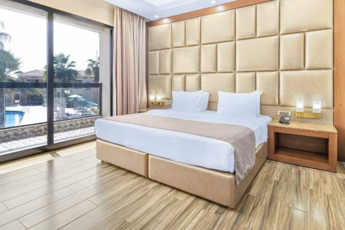 In-room safe, blackout curtains, soundproofing, iron/ironing board