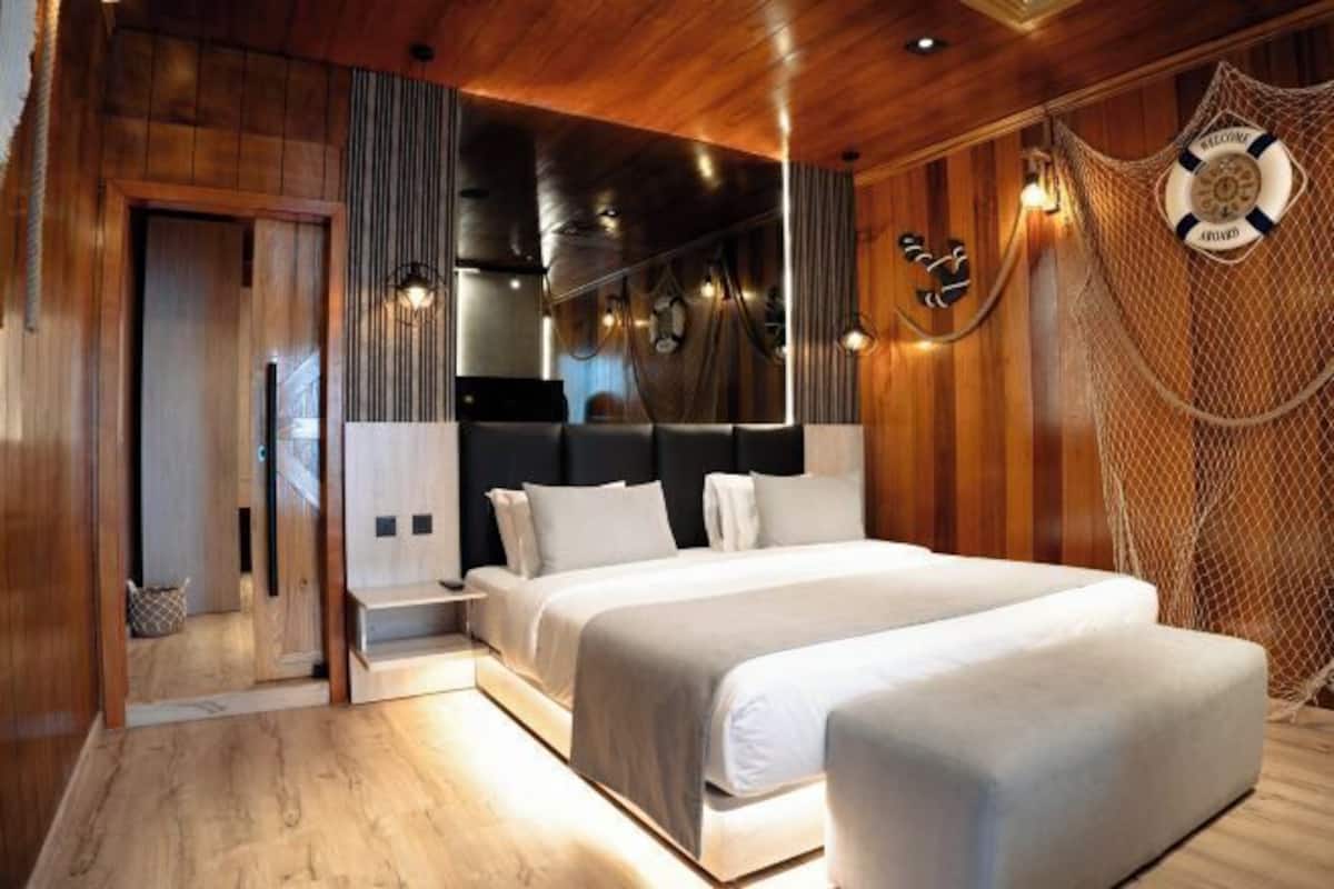 In-room safe, blackout curtains, soundproofing, iron/ironing board