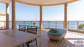 Royal Villa, 3 Bedrooms, Terrace, Sea View | Teres/patio