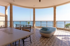 Villa Royale, 3 chambres, terrasse, vue mer | Terrasse/Patio