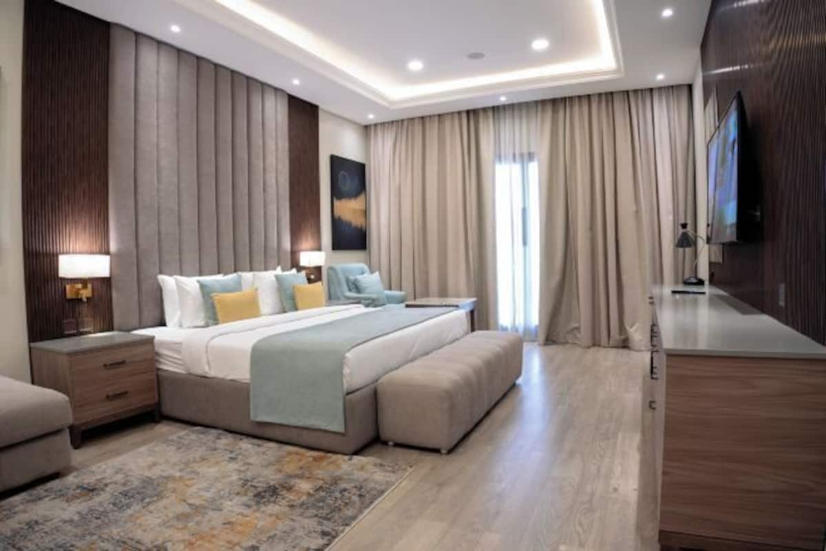 In-room safe, blackout curtains, soundproofing, iron/ironing board