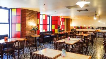 Breakfast, lunch, dinner served; international cuisine