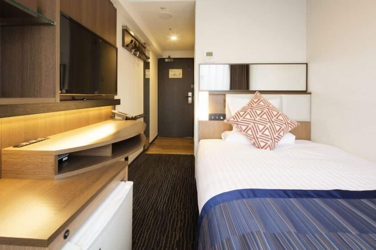 In-room safe, desk, iron/ironing board, free WiFi