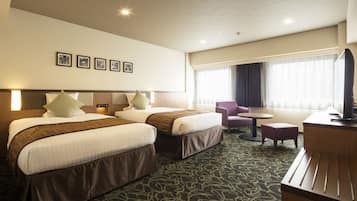 Caja de seguridad en la habitación y escritorio