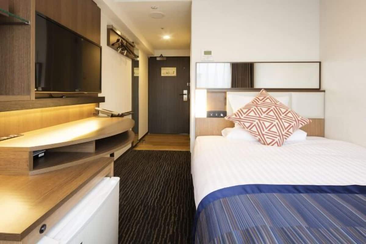 In-room safe, desk, iron/ironing board, free WiFi