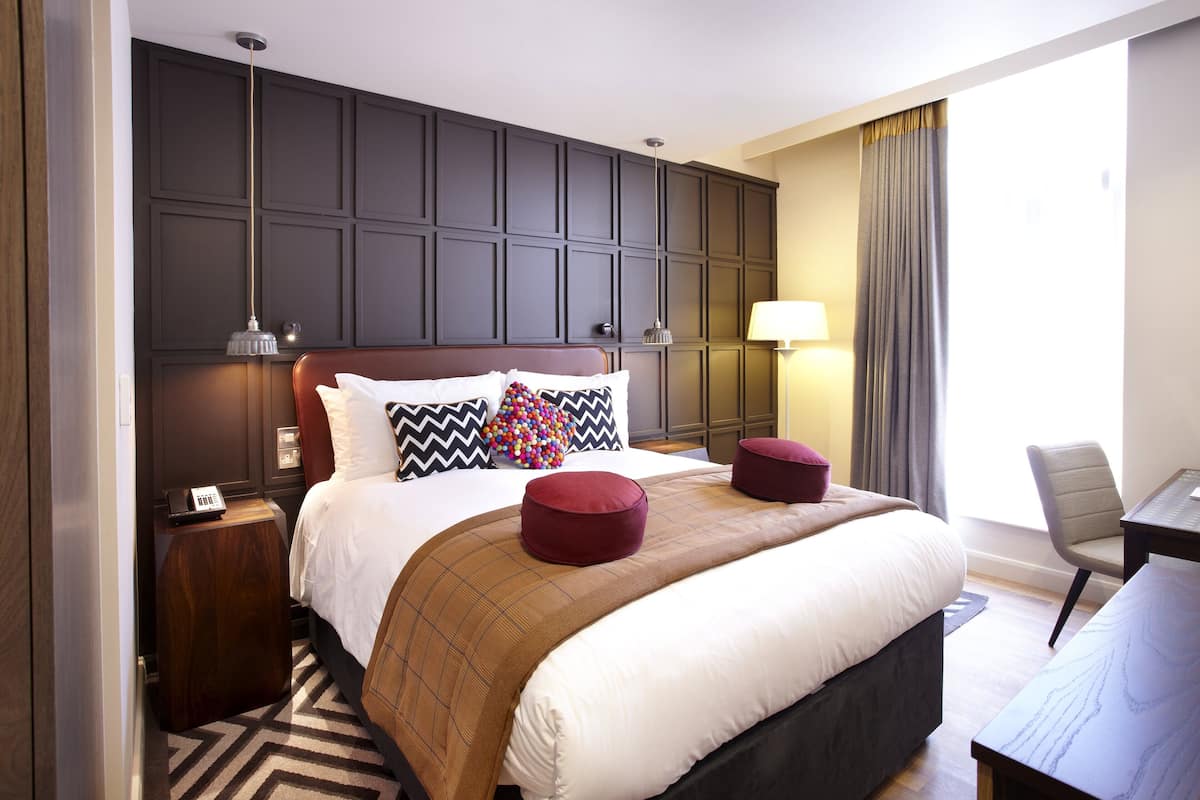 Egyptian cotton sheets, premium bedding, in-room safe