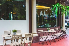 Breakfast, lunch, dinner served; Thai cuisine - New Suanmali Hotel (Bangkok)