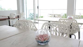 Breakfast, lunch, dinner served; international cuisine