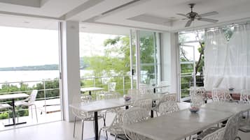 Daily continental breakfast (PHP 600 per person)