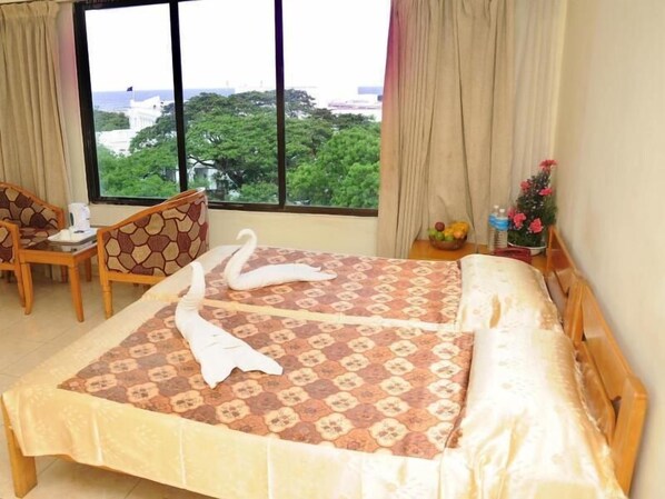 Premium bedding, in-room safe, desk, iron/ironing board