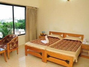 Premium bedding, in-room safe, desk, iron/ironing board