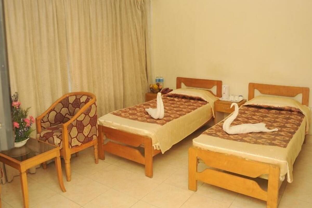 Premium bedding, in-room safe, desk, iron/ironing board