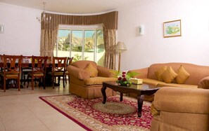 Standard Chalet, Multiple Bedrooms, Garden View | Living area