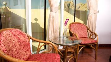 Chalet Standard, 1 lit double, vue jardin | Coin séjour