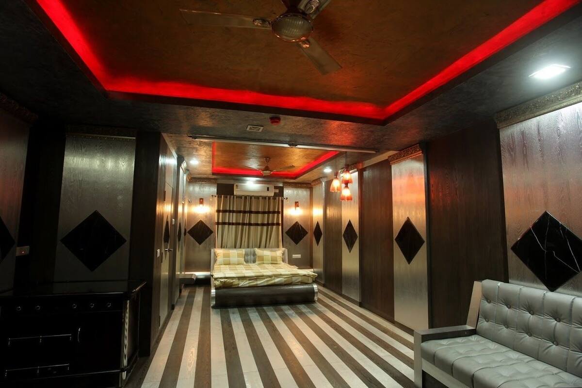 Deluxe Room, 1 Double Bed | Premium bedding, in-room safe, desk, rollaway beds