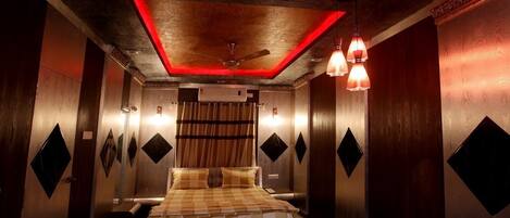 Deluxe Room, 1 Double Bed | Premium bedding, in-room safe, desk, rollaway beds