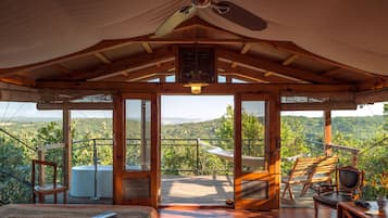 Romantic Tree House, 1 Queen Bed, Valley View