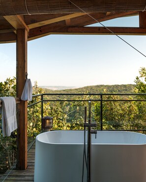 Casa de árbol romántica, 1 cama King size, vista al valle | Tina profunda