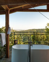 Casa romántica en un árbol, 1 cama de matrimonio grande, vistas al valle | Bañera profunda