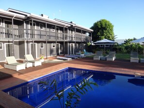 2 つの屋外プール