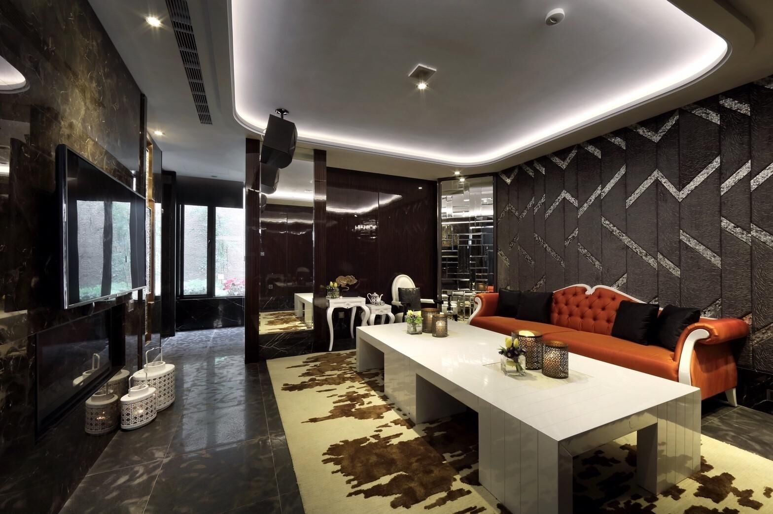 Desk, soundproofing, free WiFi, bed sheets