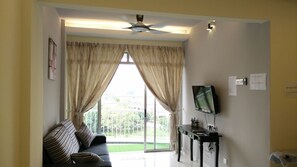 LED 液晶電視、壁爐