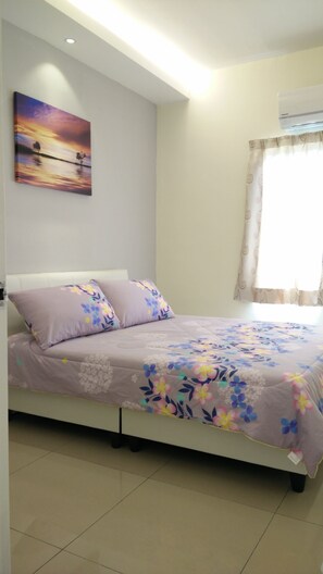 Apartment, 3 Bedrooms, River View | Living room | LED TV, fireplace - H&A Guest House (Malacca City)