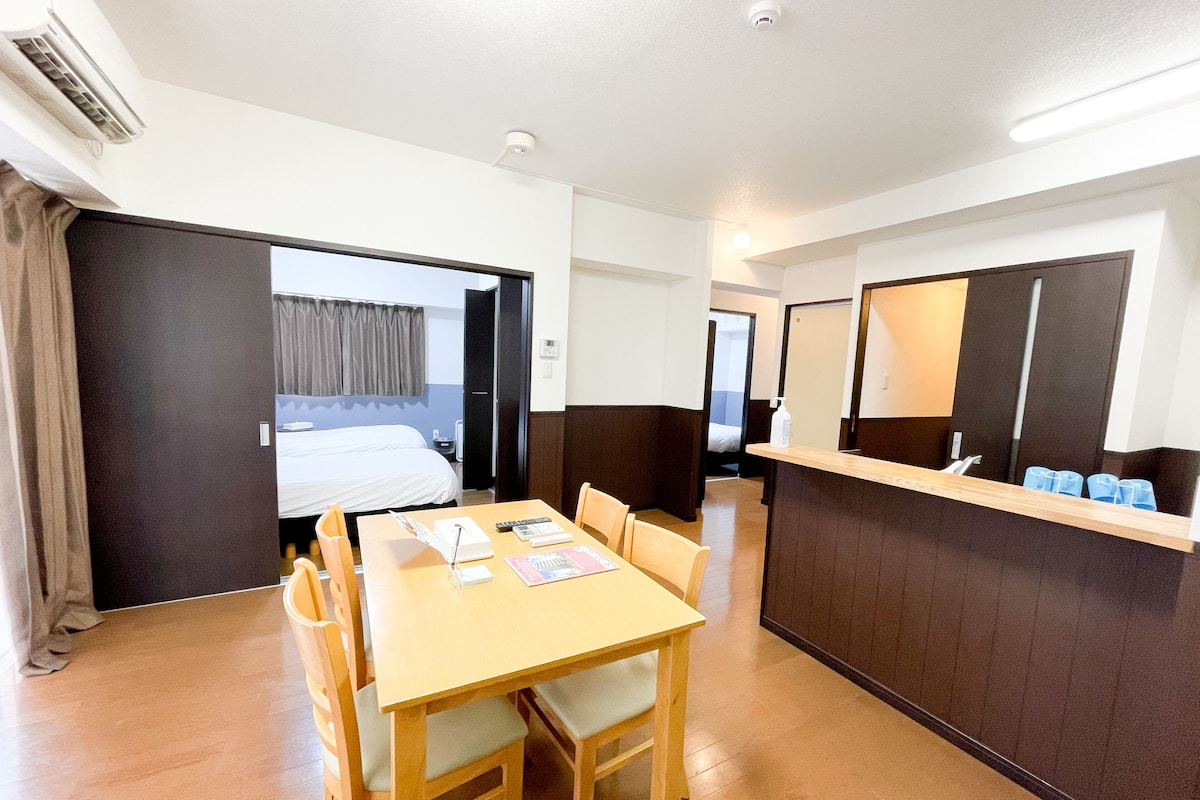 Deluxe Room | 1 bedroom, desk, laptop workspace, blackout drapes