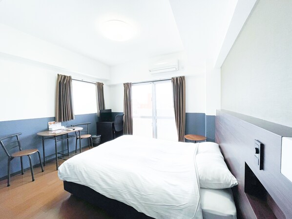 Bureau, espace de travail pour ordinateur portable, rideaux occultants