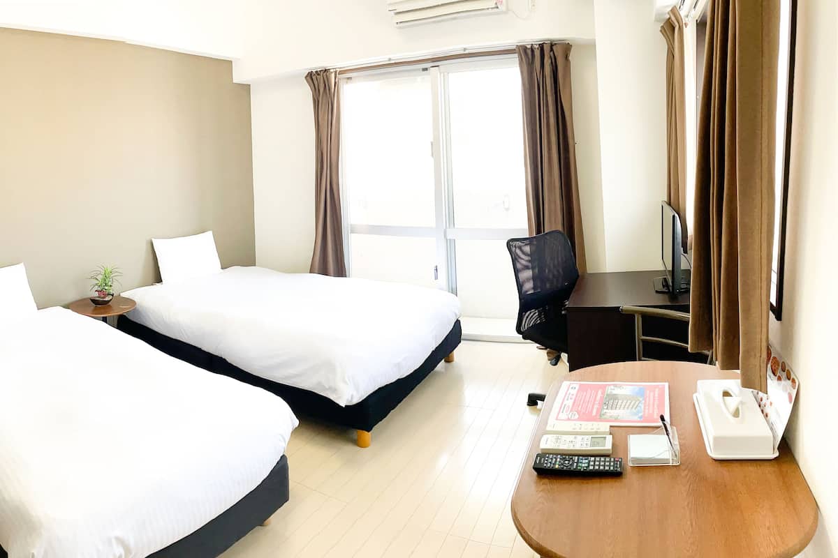 1 bedroom, desk, laptop workspace, blackout drapes