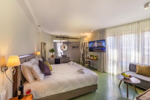 Habitación Deluxe, balcón, vista a la ciudad | Ropa de cama hipoalergénica y minibar 