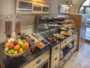 Desayuno buffet todos los días (con cargo)
